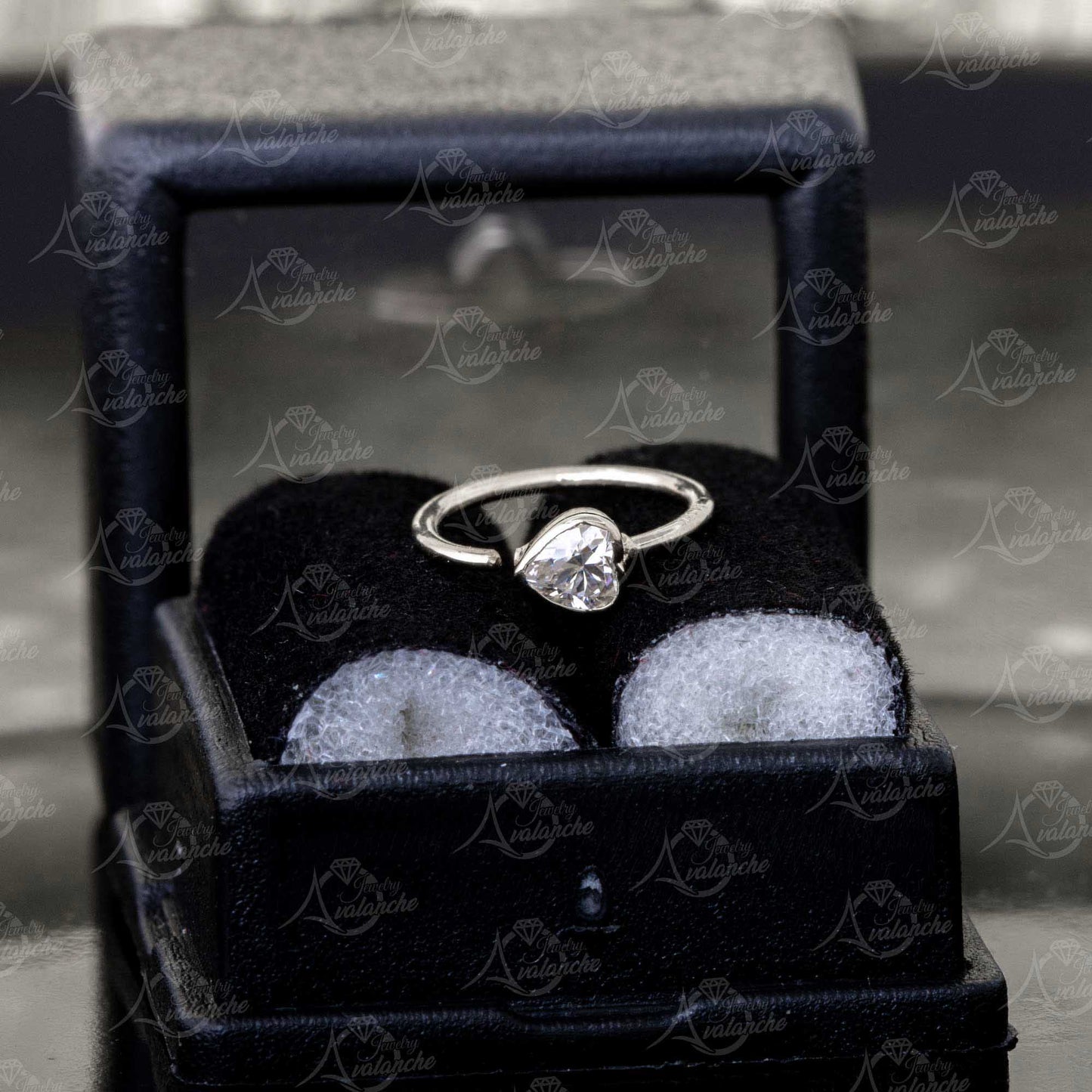 Jewelry Avalanche 20G 14K Gold Bezel Moissanite Heart Nose Hoop Ring