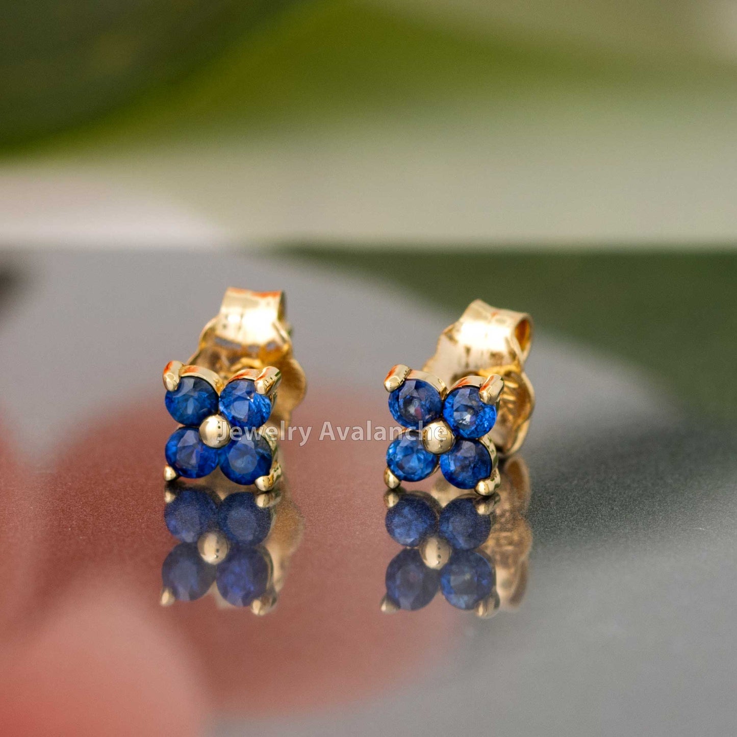 Jewelry Avalanche Women's 14K Gold 0.24ctw Blue Sapphire 4-Stone Stud Earrings