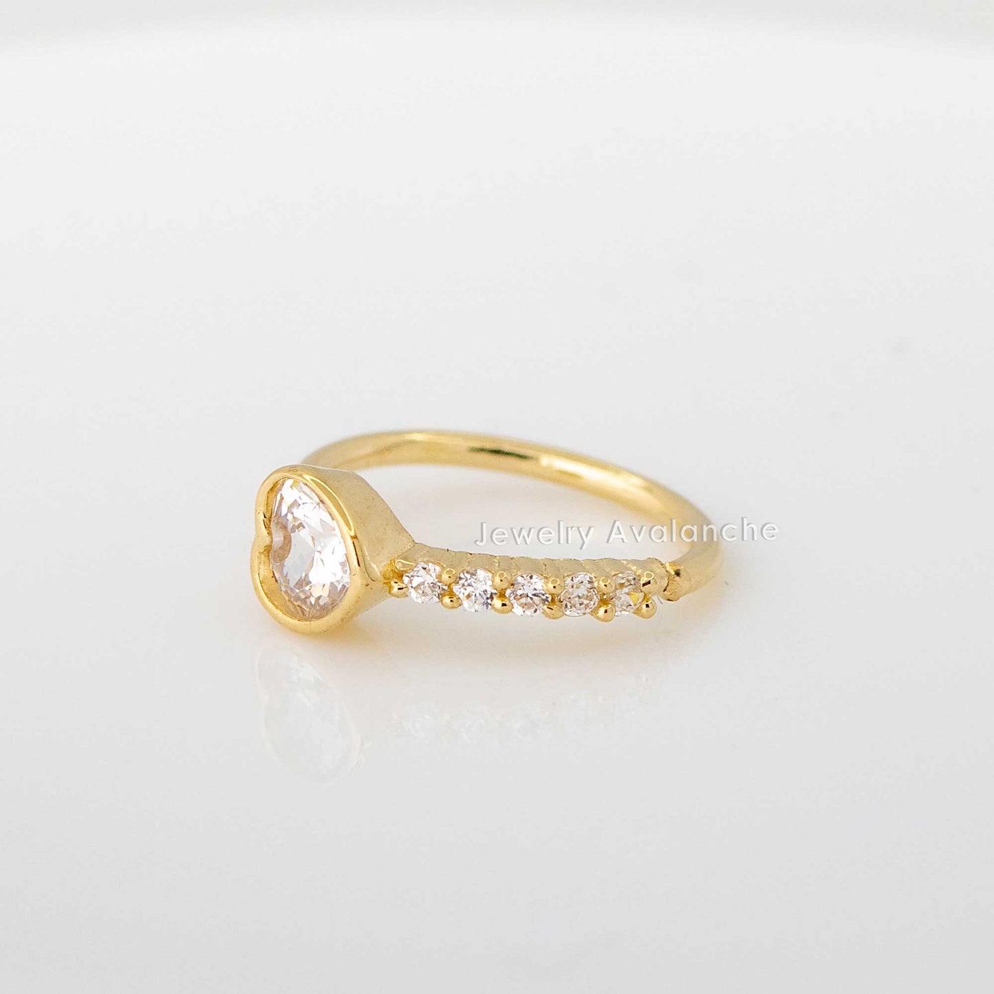 Jewelry Avalanche 14K Gold Bezel Heart Nose Hoop Ring, 20G, 8mm, Twist-open