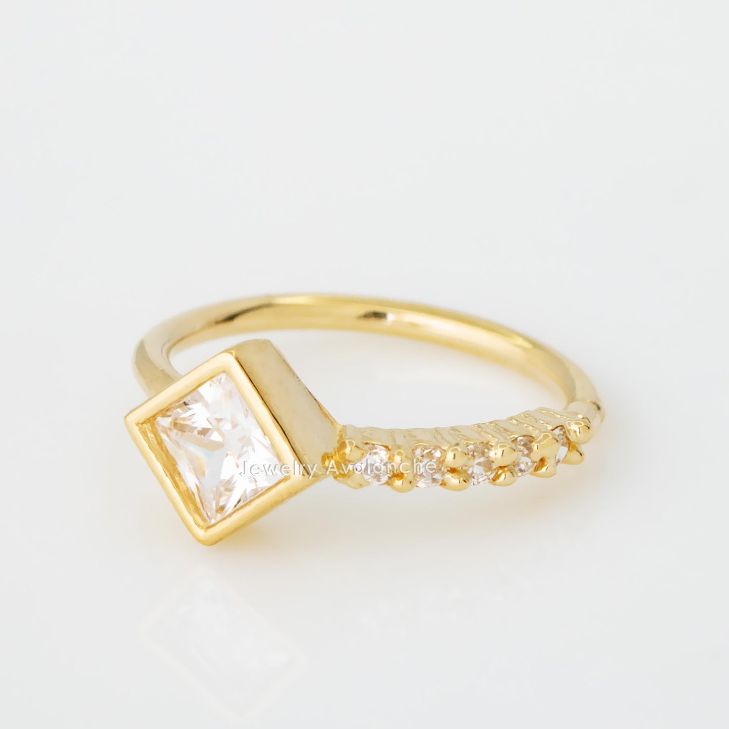 Jewelry Avalanche 14K Gold Bezel Princess Cut CZ Nose Hoop Ring, 20G, 8mm, Twist-open