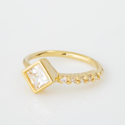 Jewelry Avalanche 14K Gold Bezel Princess Cut CZ Nose Hoop Ring, 20G, 8mm, Twist-open