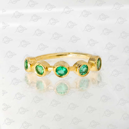 Jewelry Avalanche 20G 14K Gold 5-stone Bezel Set Emerald Nose Hoop, 8mm, May Birthstone Hoop