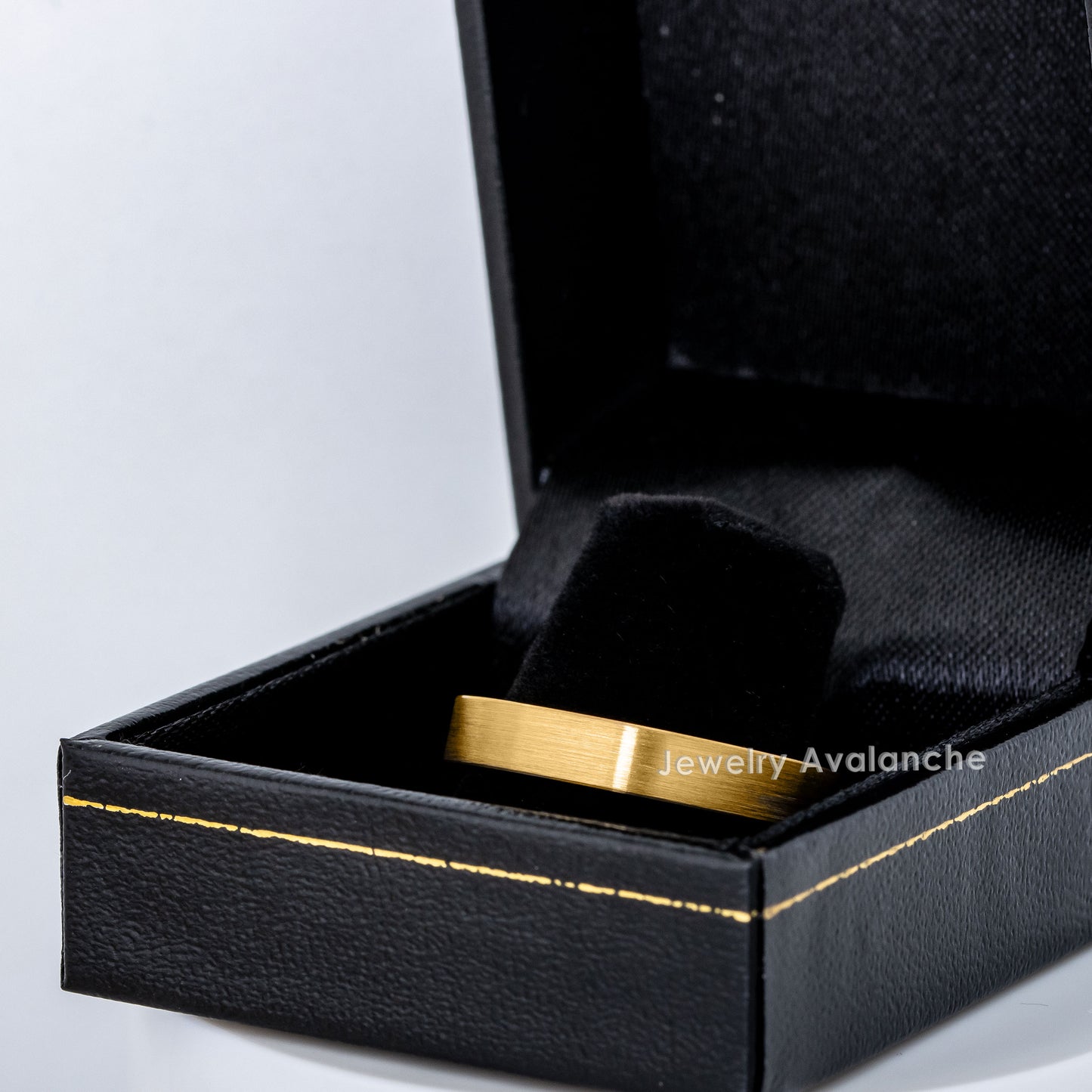 Jewelry Avalanche 4mm Pipe Cut Gold IP Tungsten Carbide Mens Womens Wedding Band