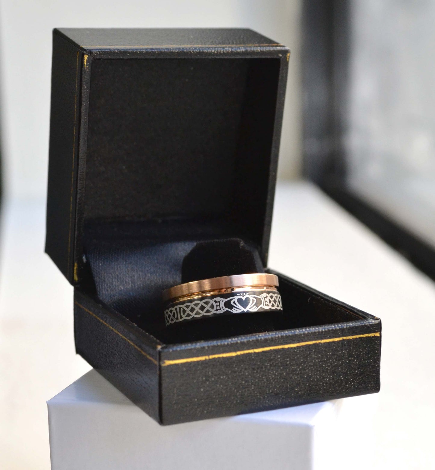Jewelry Avalanche Rose Gold & Black Mens Claddagh Tungsten Carbide Wedding Band, Pipe Cut, Comfort-fit, 8mm