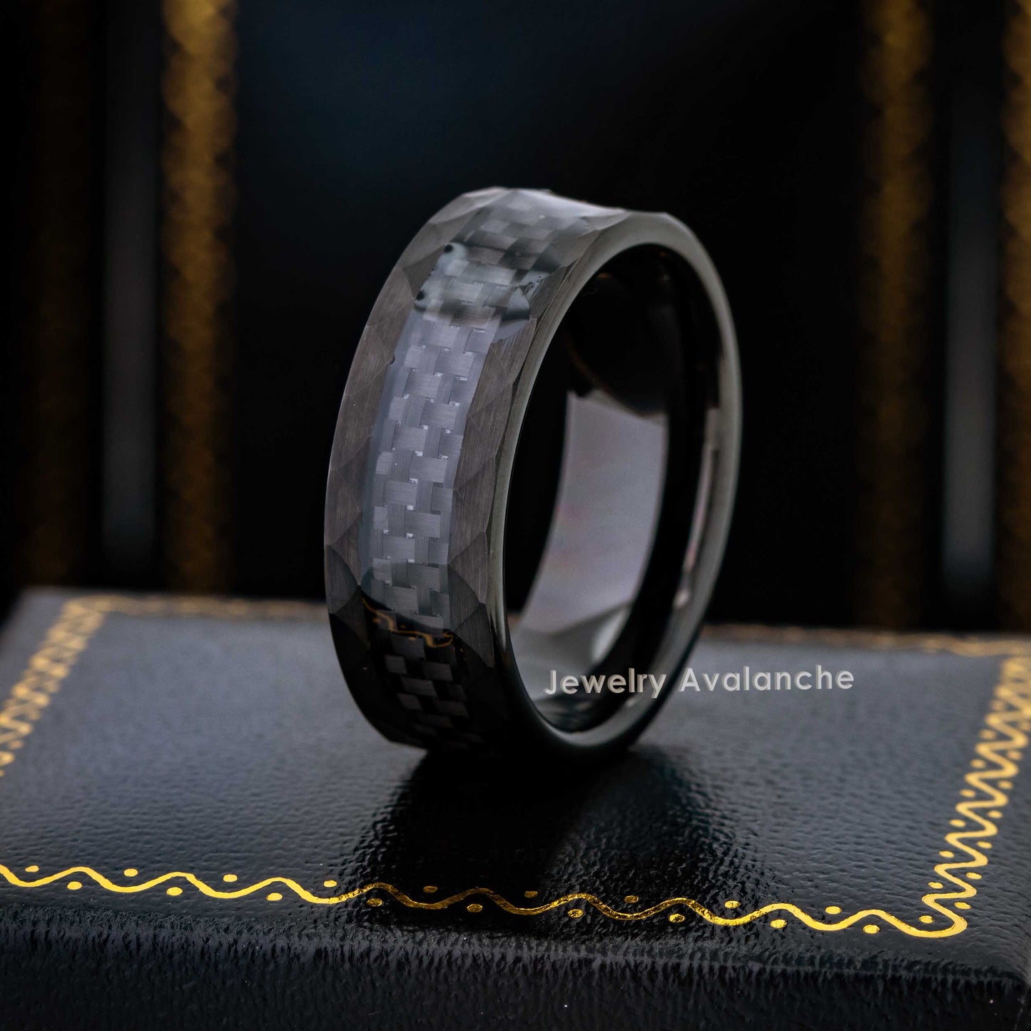 Jewelry Avalanche 8mm Pipe Cut Gunmetal IP Carbon Fiber Inlay Faceted Tungsten Carbide Mens Wedding Band
